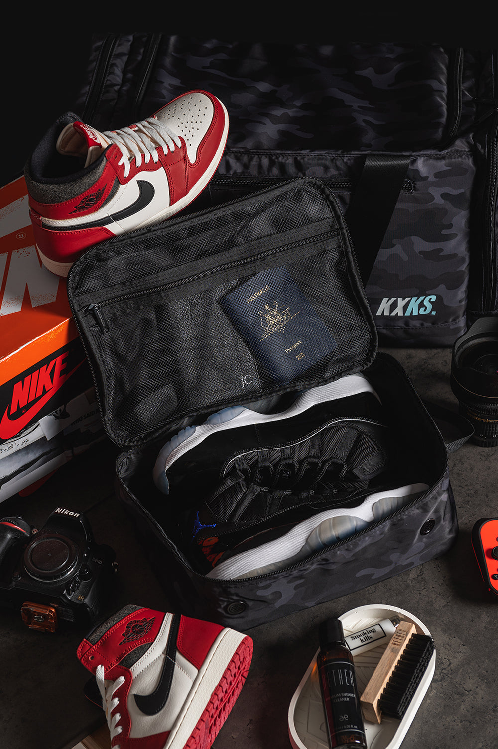 Sneaker Case (Black)